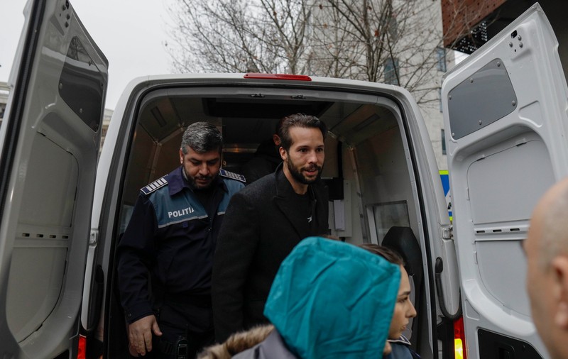 Andrew şi Tristan Tate, aduși din nou la sediul DIICOT pentru perchezițiile informatice. „Mă persecută pentru că sunt bogat și am succes”