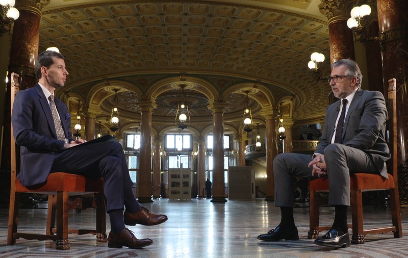 Jurnalism de propagandă la relansarea TVR Cultural. Cum a arătat interviul-pictorial cu ministrul culturii, Lucian Romașcanu