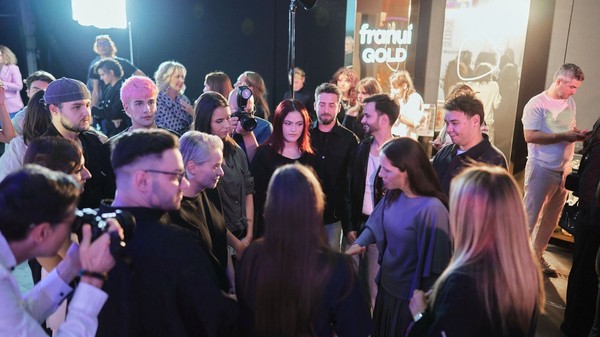 Mirabela Gradinaru alaturi de designerii Romanian Fashion Week 2026 