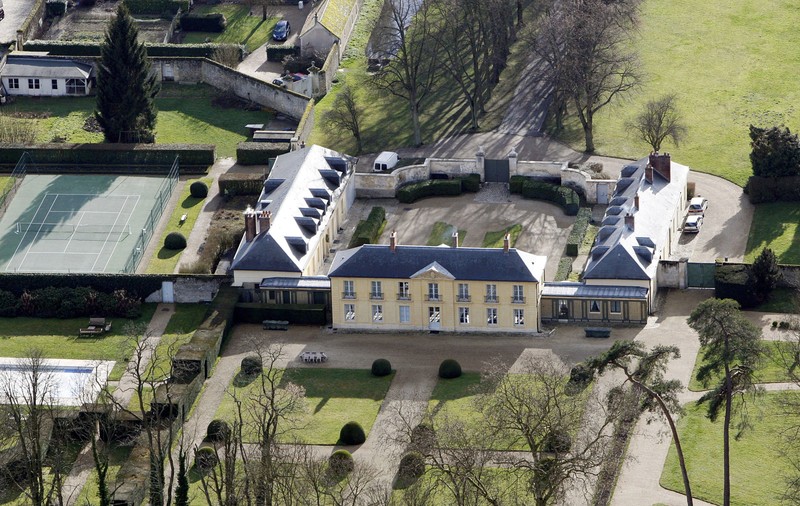 Emmanuel Macron are simptome puternice de COVID-19. Președintele Franței s-a izolat la reședința La Lanterne din Versailles
