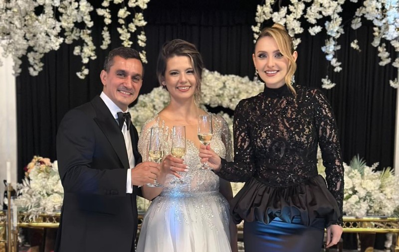 Cum a apărut Alina Sorescu la nunta lui Marian Drăgulescu cu Simona Carmen. Cântăreața a avut și un mesaj după eveniment