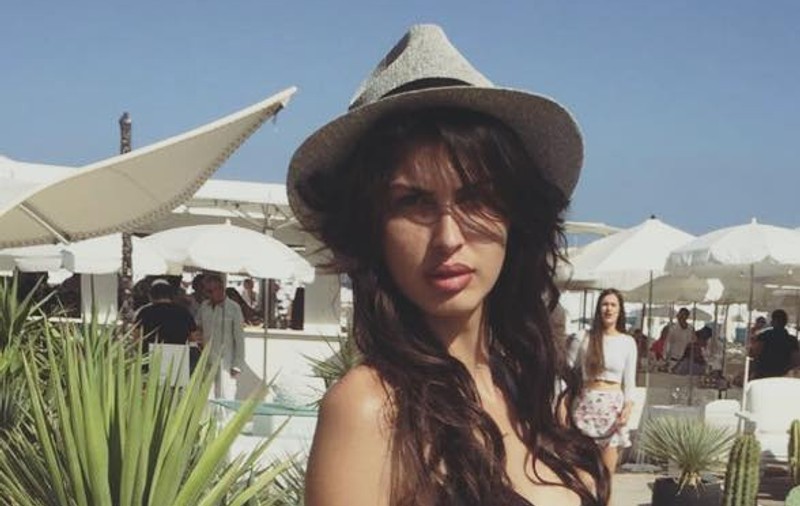 Nu mai divorţează? Pamfile a uitat de despărţire şi s-a afişat cu soţul la mare