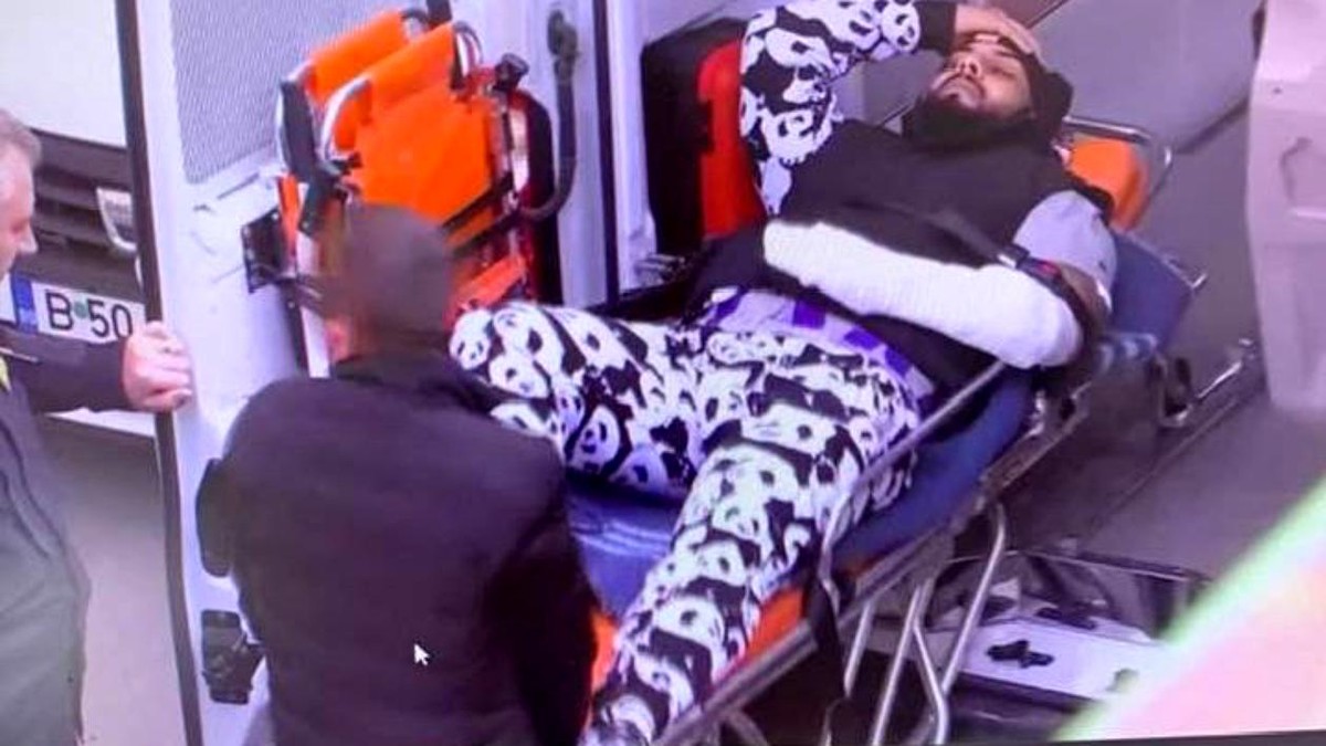 VIDEO Bebino a fost dus pe targă, în pijamale cu ursuleți panda, în fața judecătorilor