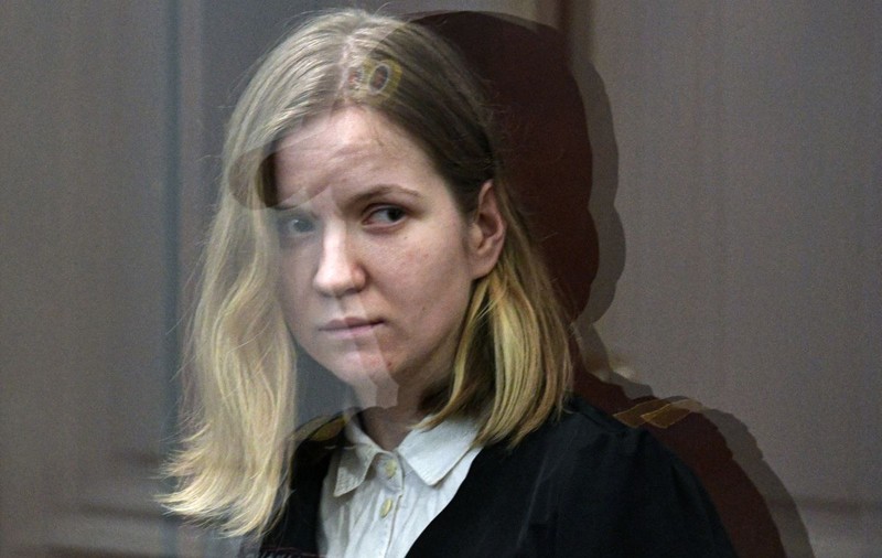 Daria Trepova, tânăra acuzată că a livrat bomba care l-a ucis pe bloggerul militar Vladlen Tatarski, a fost condamnată la 27 de ani de închisoare