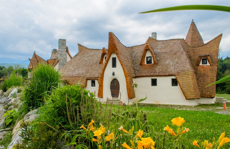 Obiective turistice in apropiere de Ocna Sibiului - Castelul de lut Valea Zanelor