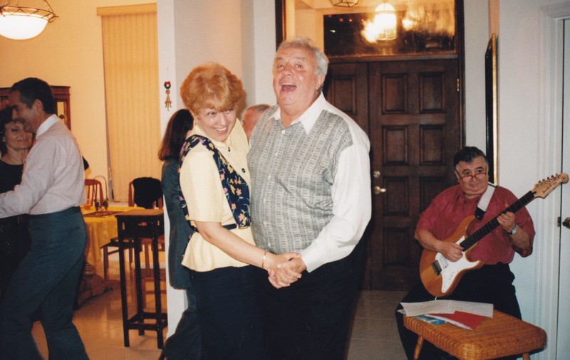Alexandru Arșinel, cu soția bolnavă pe scenă, la gala aniversară de luna viitoare