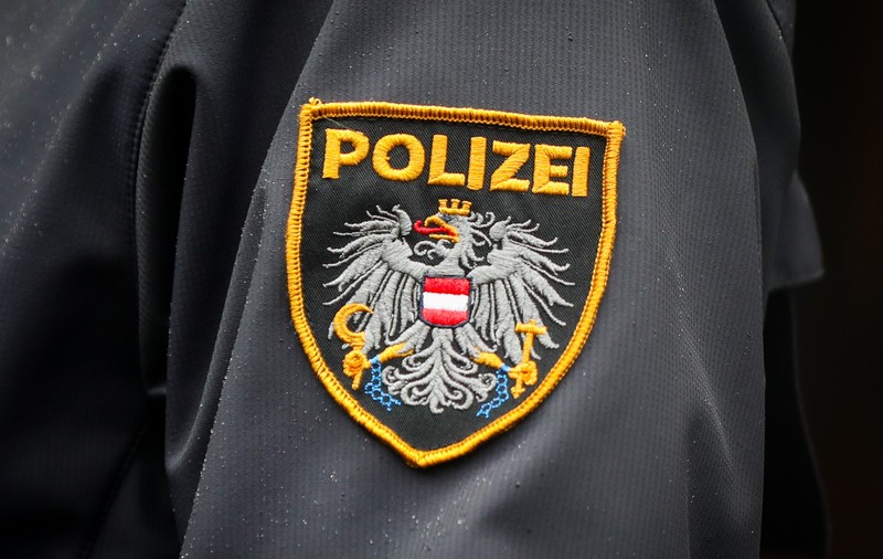 Un român neinvitat la o petrecere din Austria a cerut o țigară și, pentru că a fost dat afară, l-a bătut pe unul dintre invitați până l-a băgat în spital