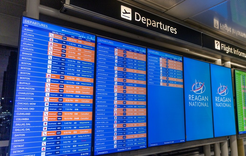 Donald Trump îi somează pe controlorii de trafic aerian să se întoarcă la serviciu, în pofida shutdown-ului: „Prezentați-vă imediat”