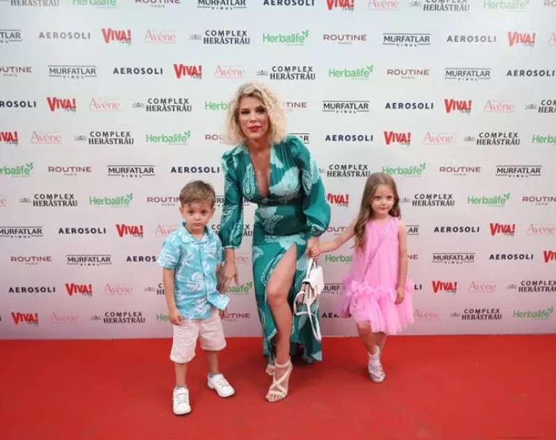 Cum au reacționat copiii Alinei Laufer când au aflat că mama lor e însărcinată din nou: „Gemenii au făcut destul de urât”