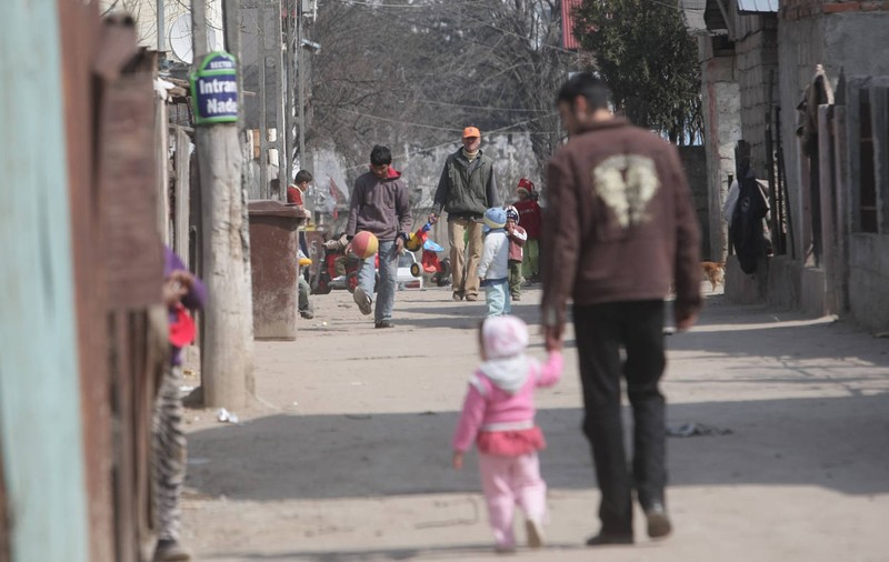 FĂRĂ MAMĂ ȘI FĂRĂ TATĂ: Peste 58.000 de copii cresc fără niciun părinte lângă ei