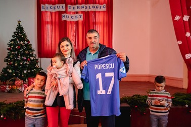 Adrian Ciungu din Nucet a licitat pentru tricoul fotbalistului FCSB