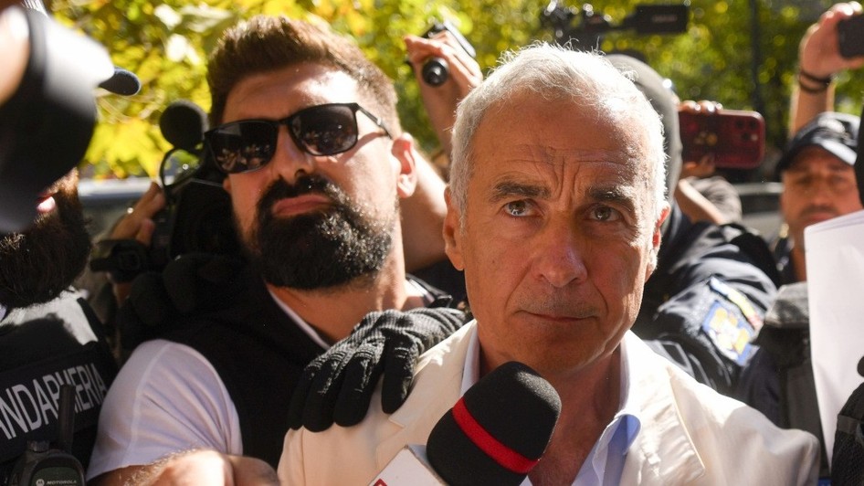 Imagine cu Călin Georgescu adus la audieri la DIICOT. Foto: Hepta