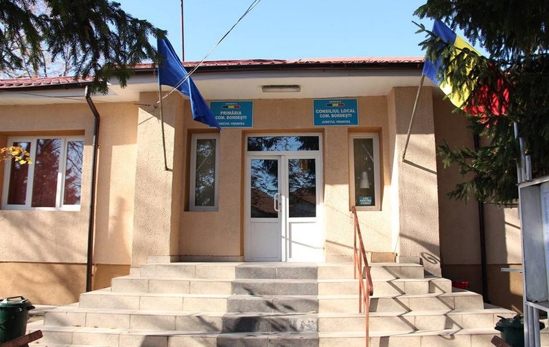 O comună din Vrancea este condusă de un agent agricol. De ce localitatea nu mai are primar și viceprimar