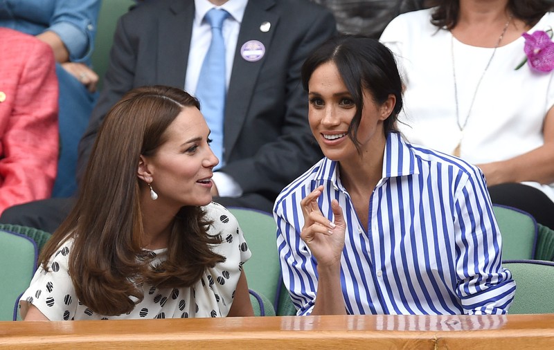 Motivul pentru Meghan Markle și Kate Middleton poartă poșetele în mâna stângă | FOTO