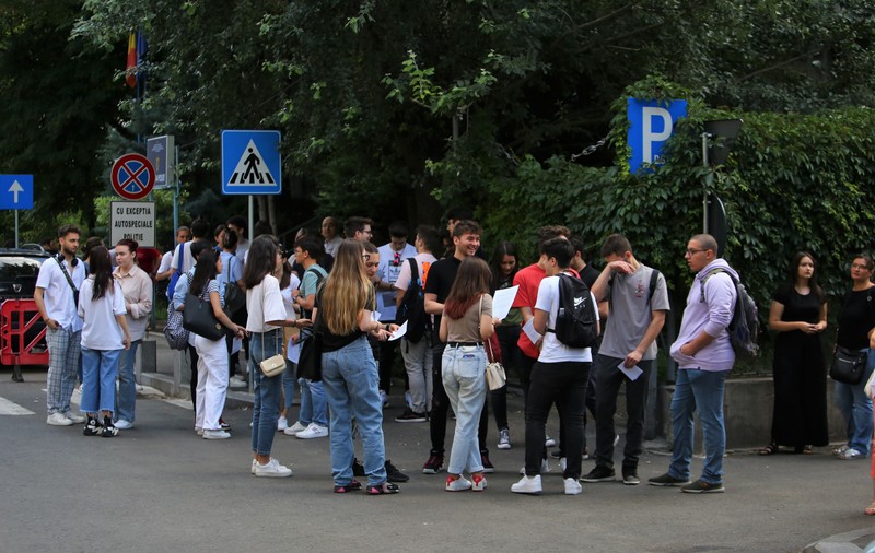 Sinteza propunerilor la legile educației, după dezbaterile din Parlament: detenție școlară și exmatriculare, uniformă și Evaluare Națională la cinci materii