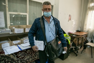 Răducu Radu lucrează la un oficiu poștal din Bragadiru, jud. Ilfov