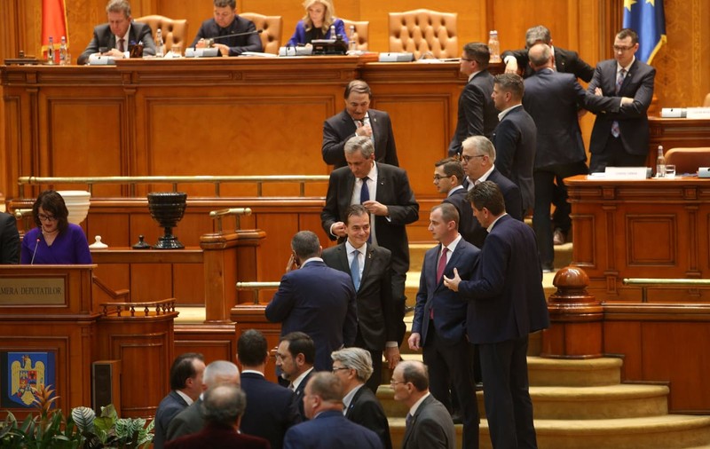 EDIȚIE SPECIALĂ Adriana Nedelea LA FIX | Guvernul Orban a trecut cu 240 de voturi