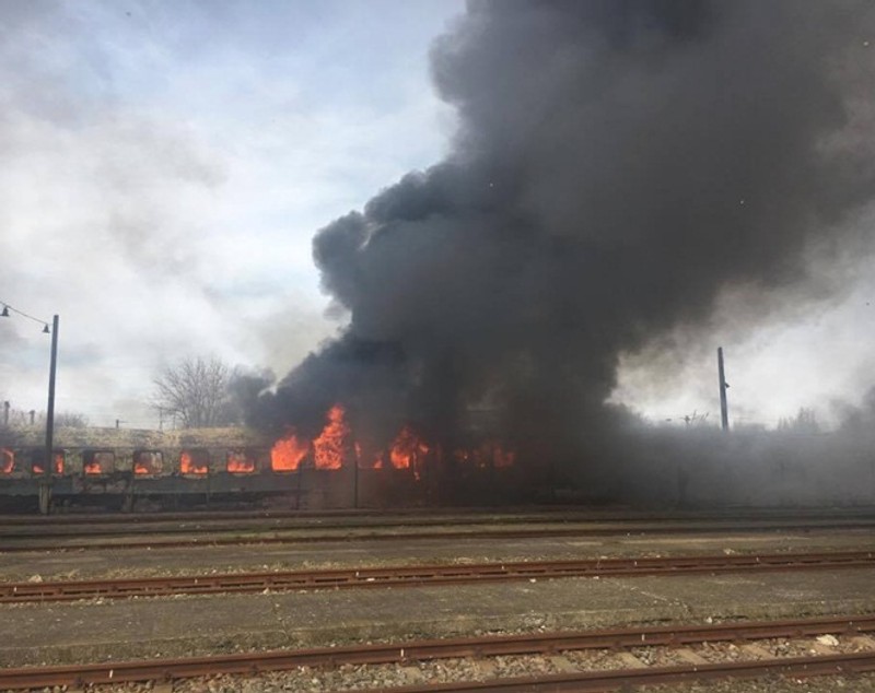 Incendiu la Gara de Nord din Timişoara. Mai multe vagoane au fost cuprinse de flăcări