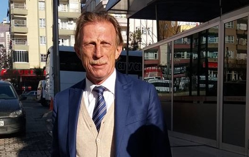Christoph Daum a avut parte de o călătorie cu peripeții la întoarcerea din vacanța în Thailanda / GALERIE FOTO