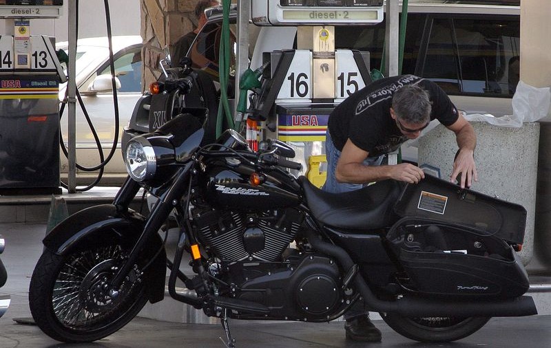 George Clooney a dat maşina pe motor