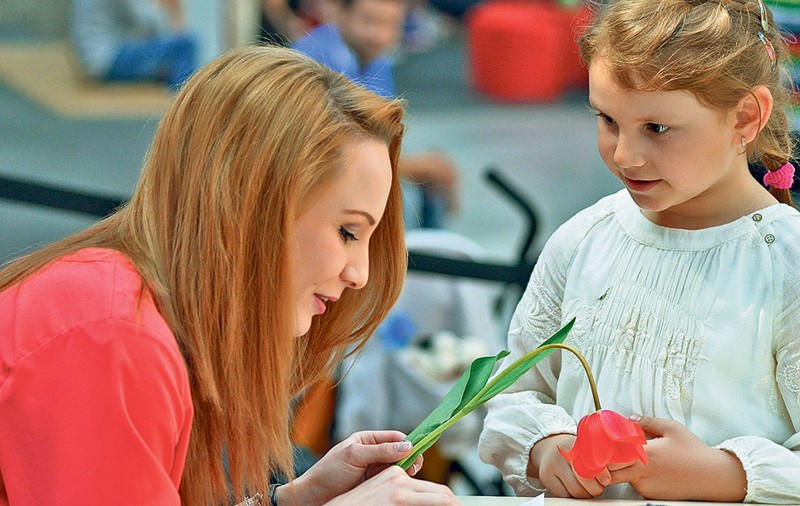 SANDRA IZBAȘA, zâna copiilor