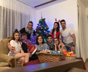 Theo Rose, alături de familia ei, de Crăciun