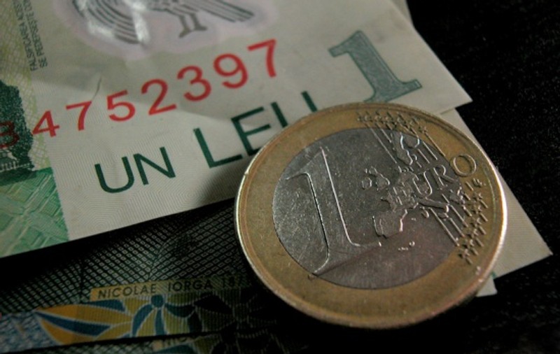VEȘTI BUNE pentru românii cu credite în valută! Leul PRINDE PUTERI