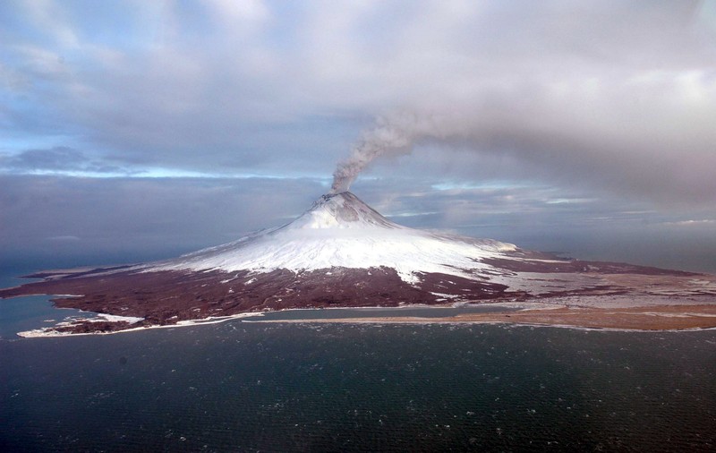 Un vulcan din Alaska este pe punctul de a erupe. Ar putea da peste cap traficul aerian global