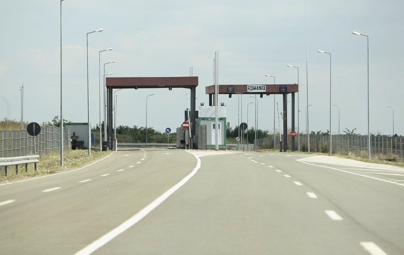 Doi polițiști de frontieră din Botoșani au ajuns din paznici ai graniței inculpați cu control judiciar și cu interdicție de a părăsi țara