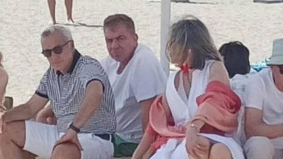 calin georgescu-cristela georgescu-constanta-plaja-sezlong