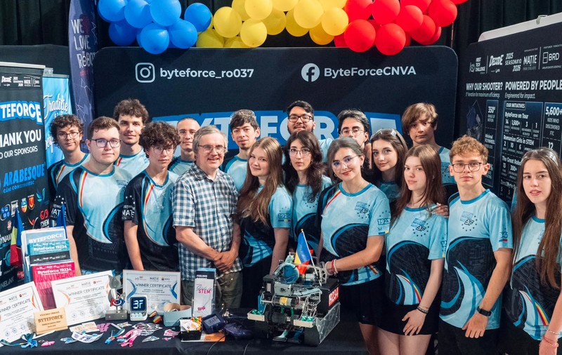 Povestea „Buldozerului” din Galați. Liceenii de la  ByteForce, campionii Europei la robotică, intră în lupta pentru Bucharest Twin Cup 2026: „Venim să câștigăm!”