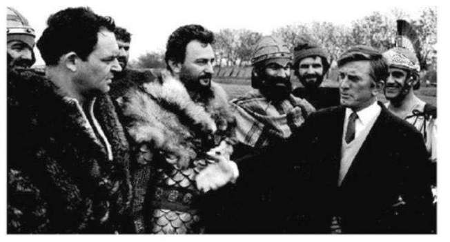 Mircea Albulescu, Amza Pellea și Kirk Douglas (de la stânga la dreapta)