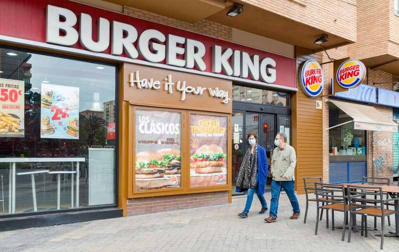 Mesajul Burger King de 8 martie care a scandalizat internauții: ”Locul femeii e în bucătărie”