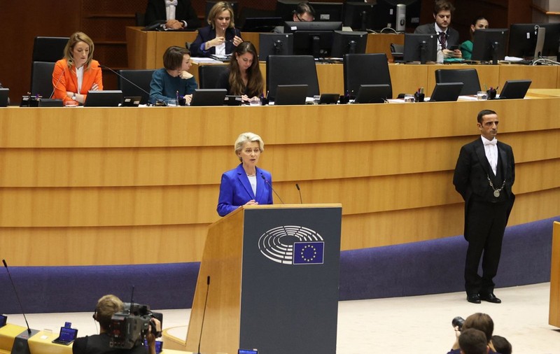 USR anunță că va sesiza Comisia Europeană dacă „Guvernul PSD-PNL nu rectifică ordonanța ce conține taxa pe soare”