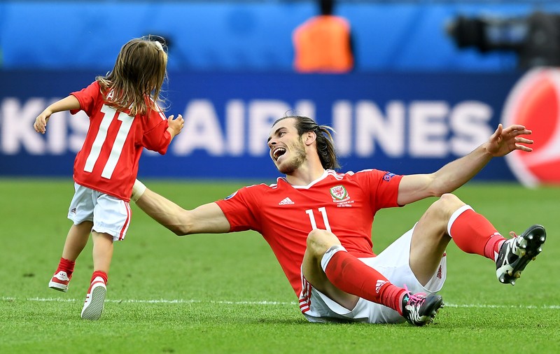 Fabulos. Cum a petrecut Gareth Bale cu fiica sa în vârstă de trei ani după calificarea Țării Galilor în ”sferturi” | GALERIE FOTO&VIDEO