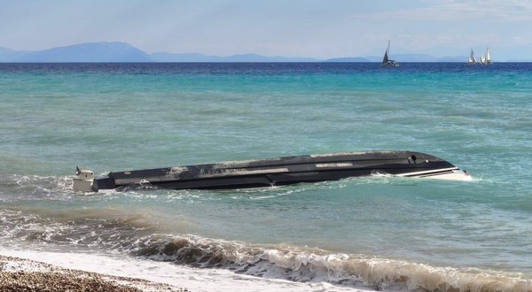 O barca rasturnata in kefalonia, septembrie 2026