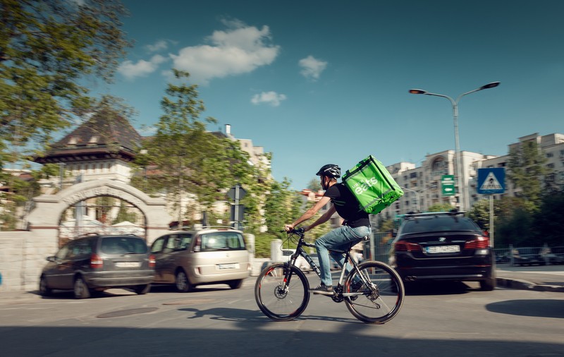 Uber Eats se lansează în București. Ce restaurante sunt disponibile pentru comenzi