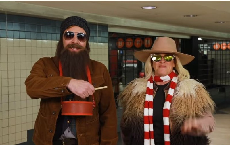 Alanis Morissette și Jimmy Fallon, surpriză pentru călătorii de la metroul din New York. Ce au pus la cale