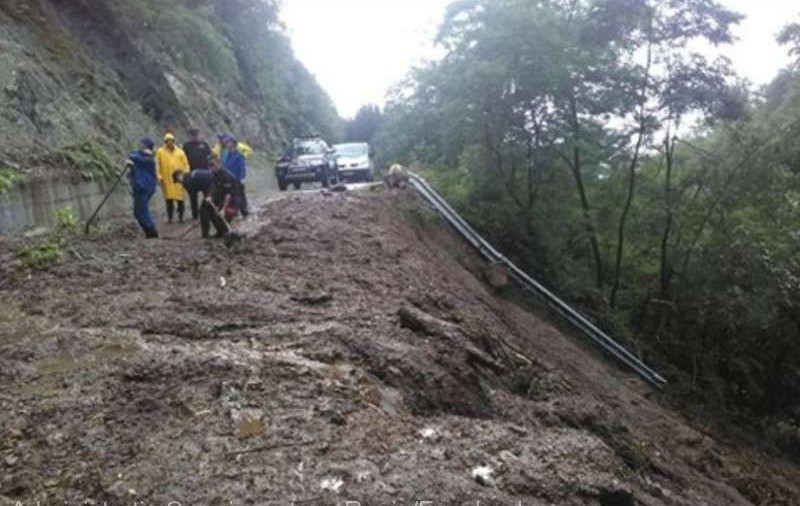 Alunecare de teren în zona cetăţilor dacice. Sarmizegetusa Regia este închisă