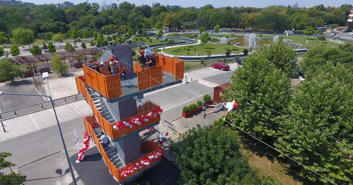 Cea mai mare tiroliană din București, în Parcul Orășelul Copiilor. Acces gratuit weekendul acesta
