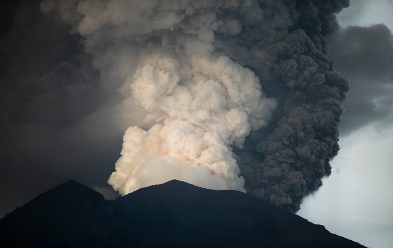 Alertă în Bali, din cauza vulcanului Agung. Aproximativ 100.000 de oameni au primit ordin de evacuare