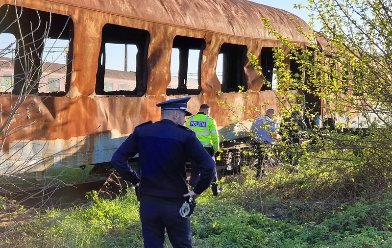 Angajată CFR din Timișoara, ucisă de fostul concubin. Femeia stătea pe o bancă, în fața blocului, când a fost înjunghiată