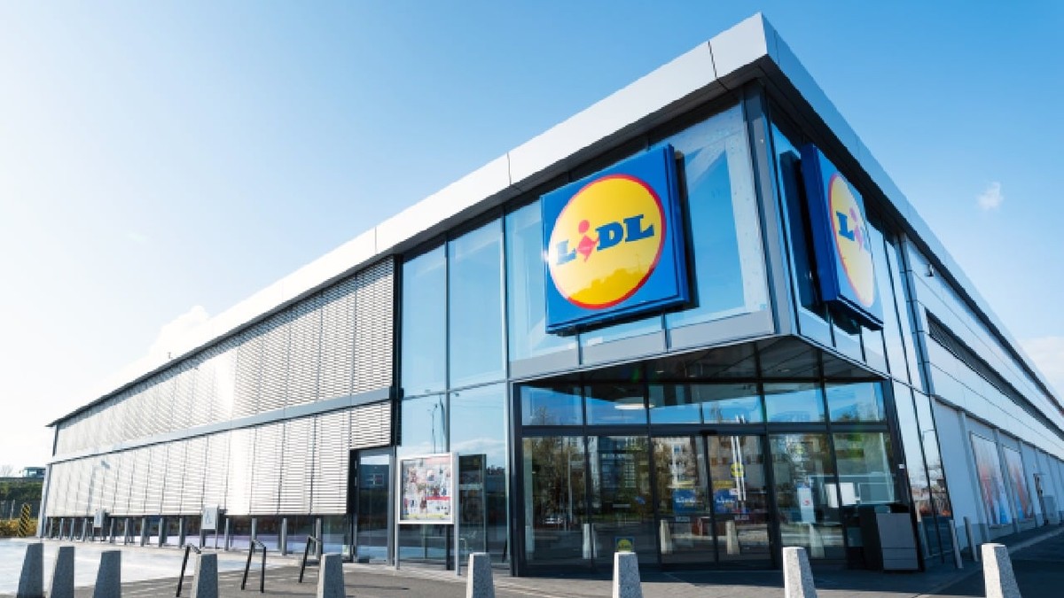 Wrocław, Polonia – 11 noiembrie 2019: Supermarketul LIDL din Polonia.