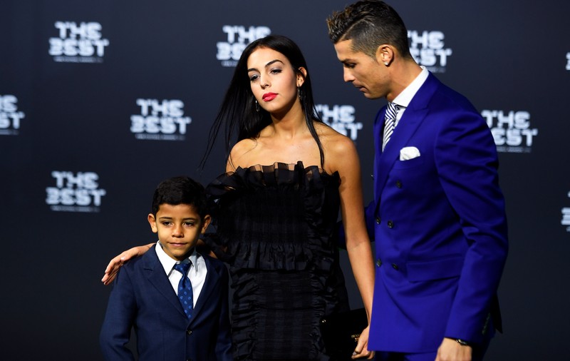 Iubita lui Cristiano Ronaldo a fost abandonată de părinți!