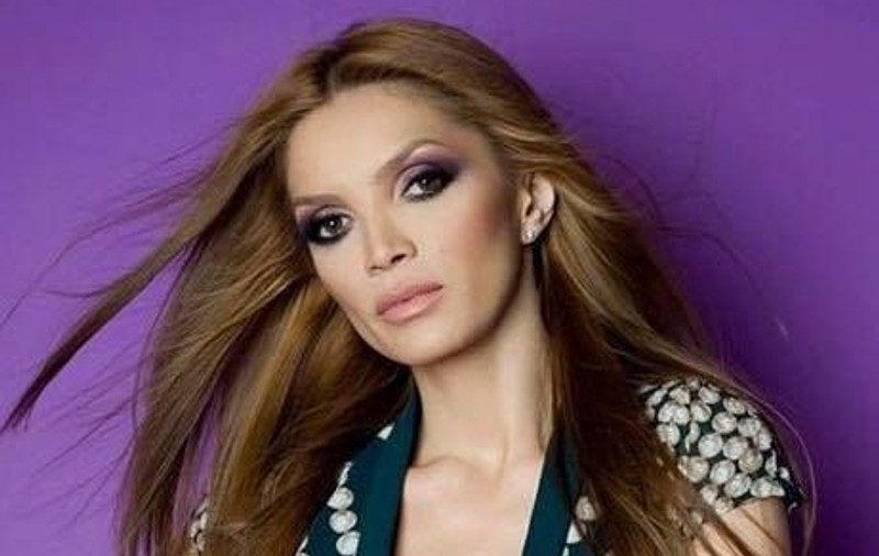 Cristina Spătar, la plajă. Ce bine arată în costum de baie | FOTO
