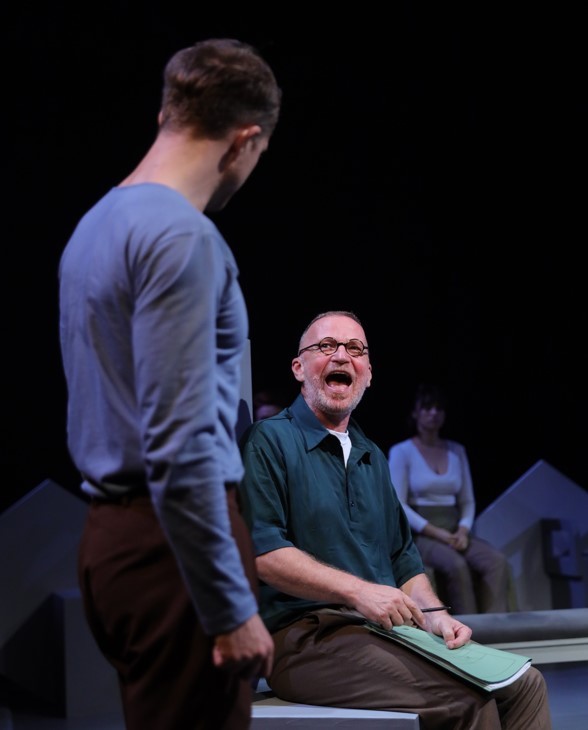 Scenă din piesa de teatru „Incognito” - foto Florin Ghioca