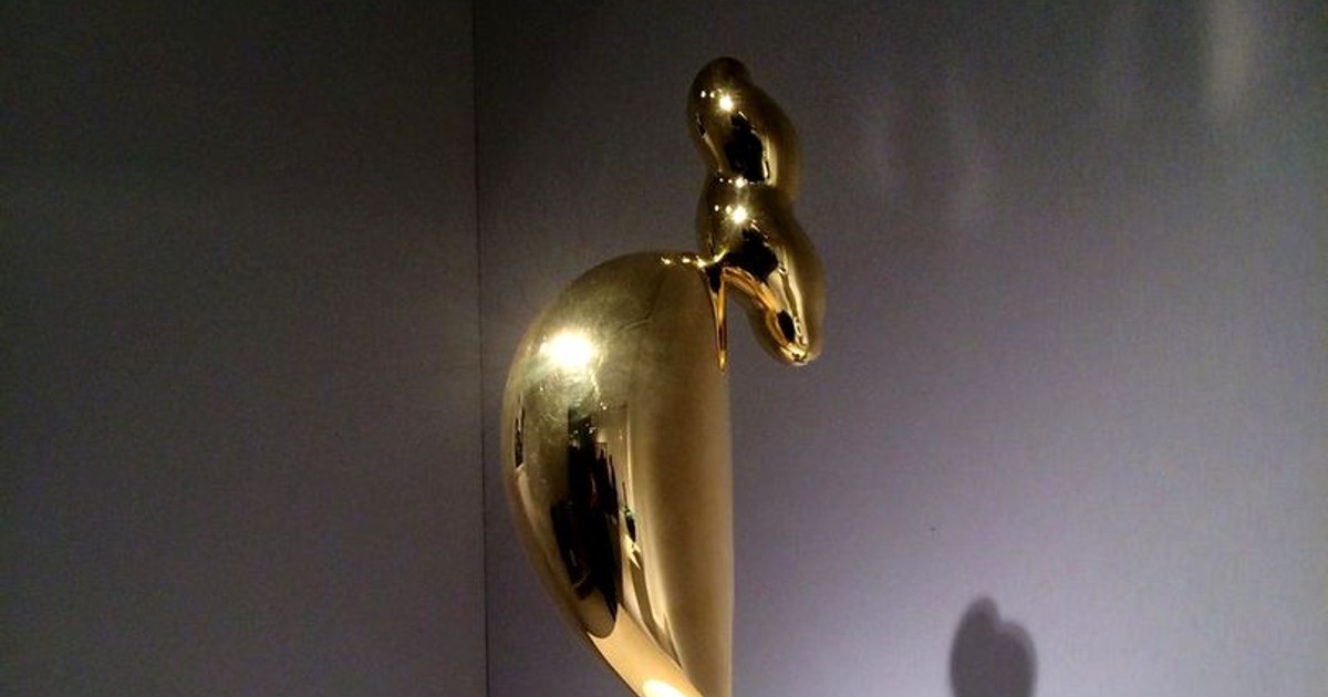 ”Tânăra sofisticată” a lui Brâncuşi, vândută cu 71 de milioane de dolari. În imagine, sculptura "Tânăra sofisticată"