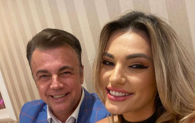 Adrian Enache și fiica lui, Diana, nu au mai putut pleca în America. Aveau de susținut mai multe spectacole. „Nu a fost să fie”