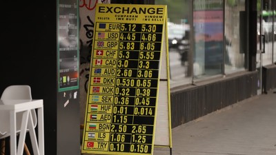 casa de schimb valutar - curs euro - foto Dumitru Anglescu 2