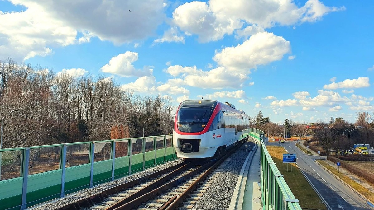 Un tren al companiei feroviare private Transferoviar Călători